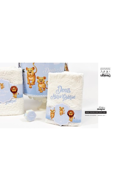 Trusou de botez cu broderie personalizata pentru baieti, Regele leu 18